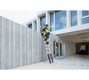 Telescopic ladder red DIN EN 1147 | © MUNK GmbH