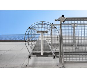 Steigleiter an baulicher Anlage von unten | © MUNK GmbH